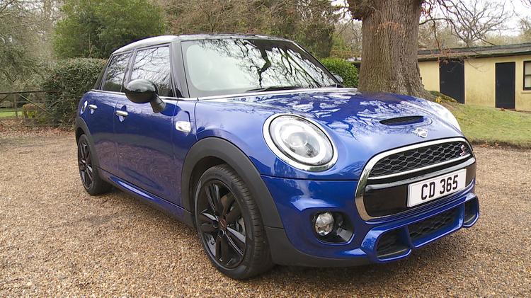 MINI HATCHBACK 