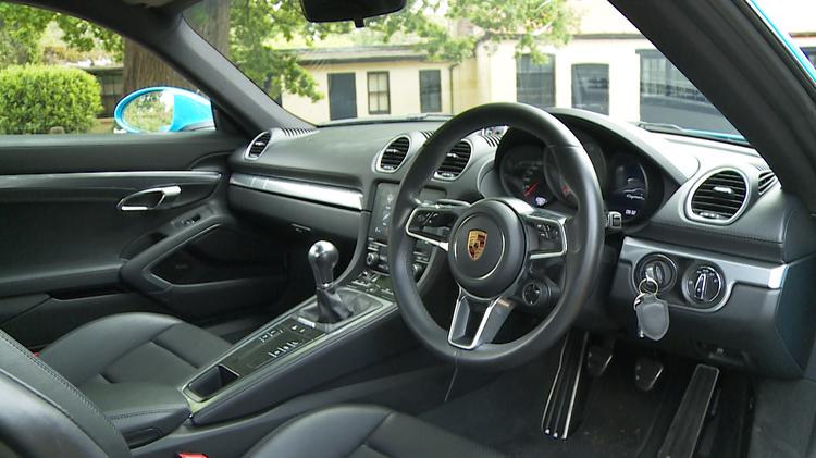 PORSCHE 718 CAYMAN COUPE Standard